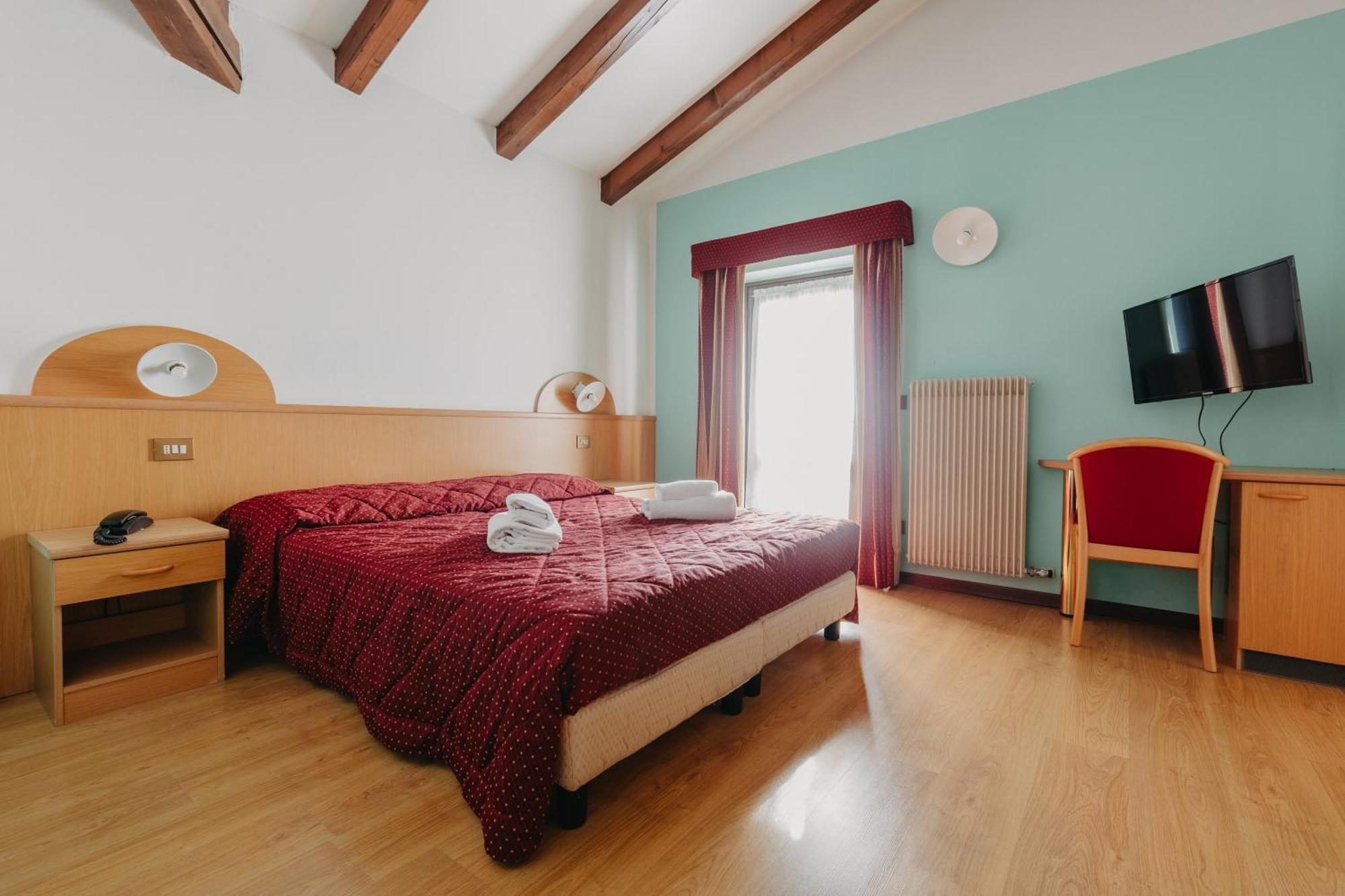 Hotel Spera Strigno ภายนอก รูปภาพ