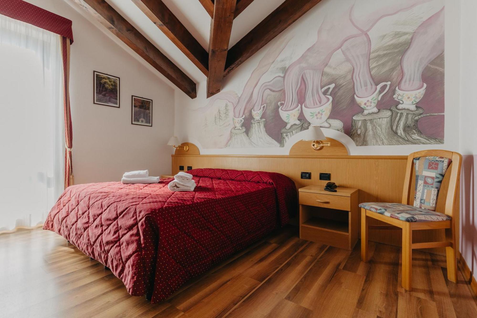 Hotel Spera Strigno ภายนอก รูปภาพ