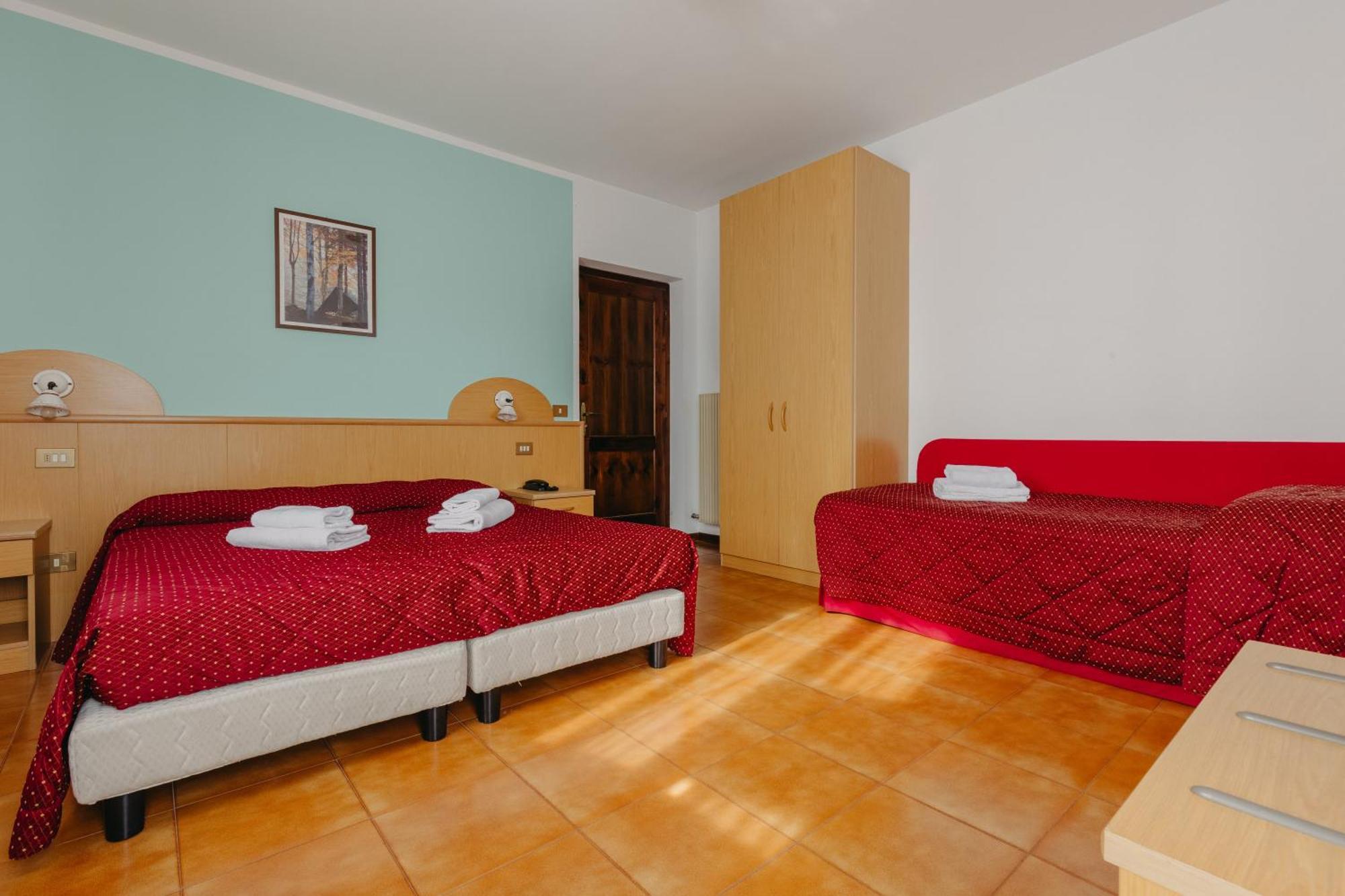 Hotel Spera Strigno ภายนอก รูปภาพ