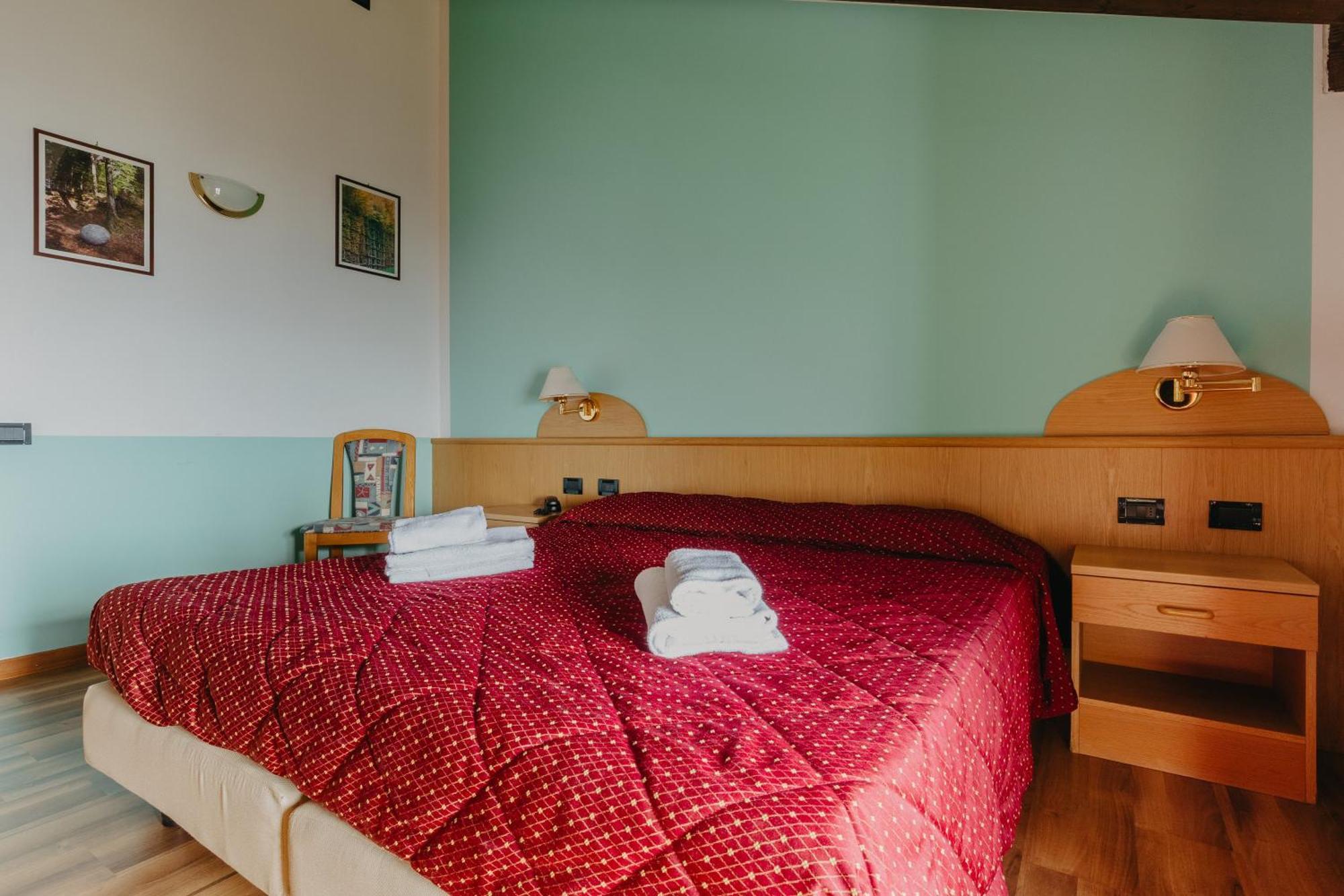 Hotel Spera Strigno ภายนอก รูปภาพ