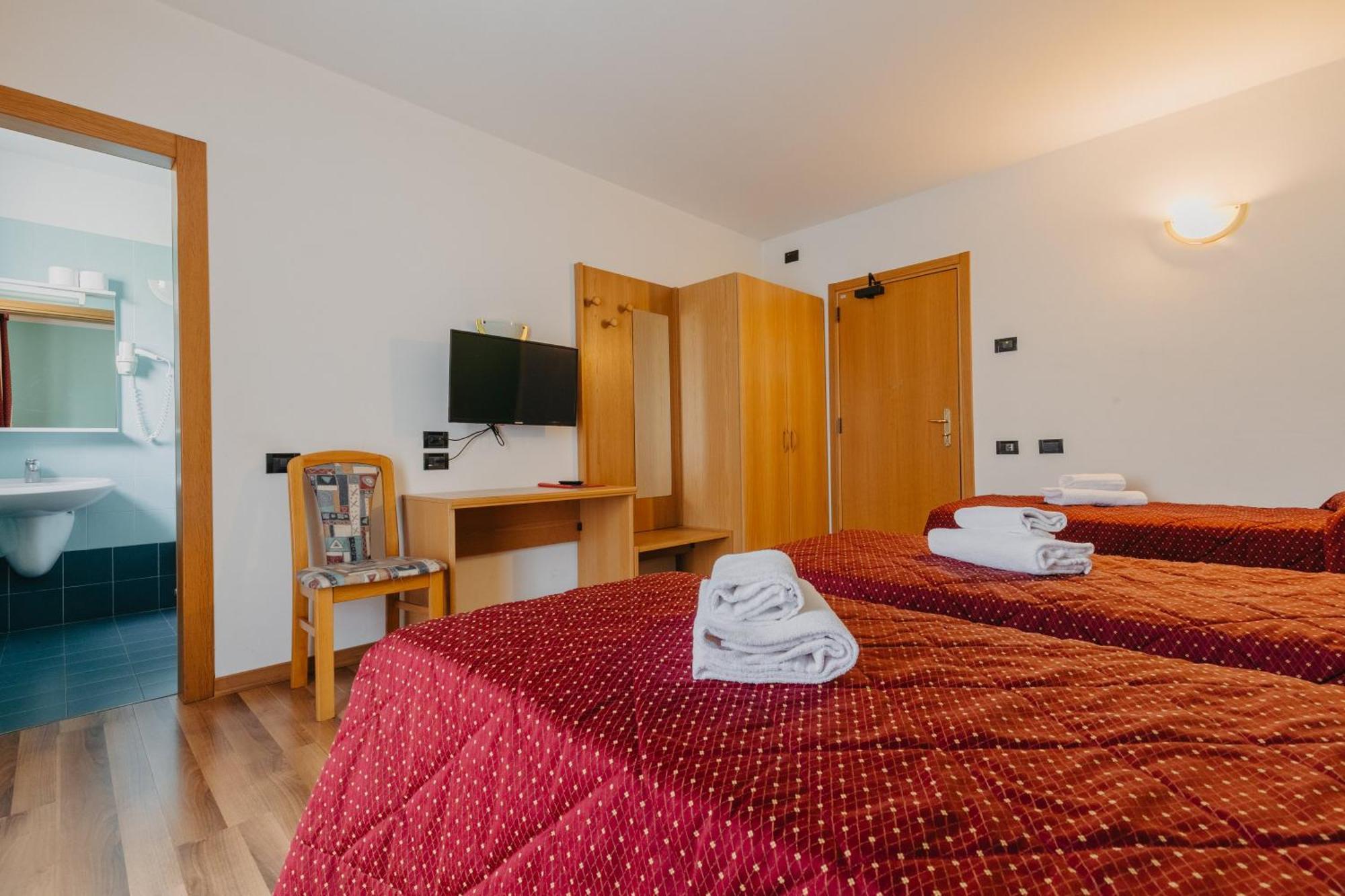 Hotel Spera Strigno ภายนอก รูปภาพ