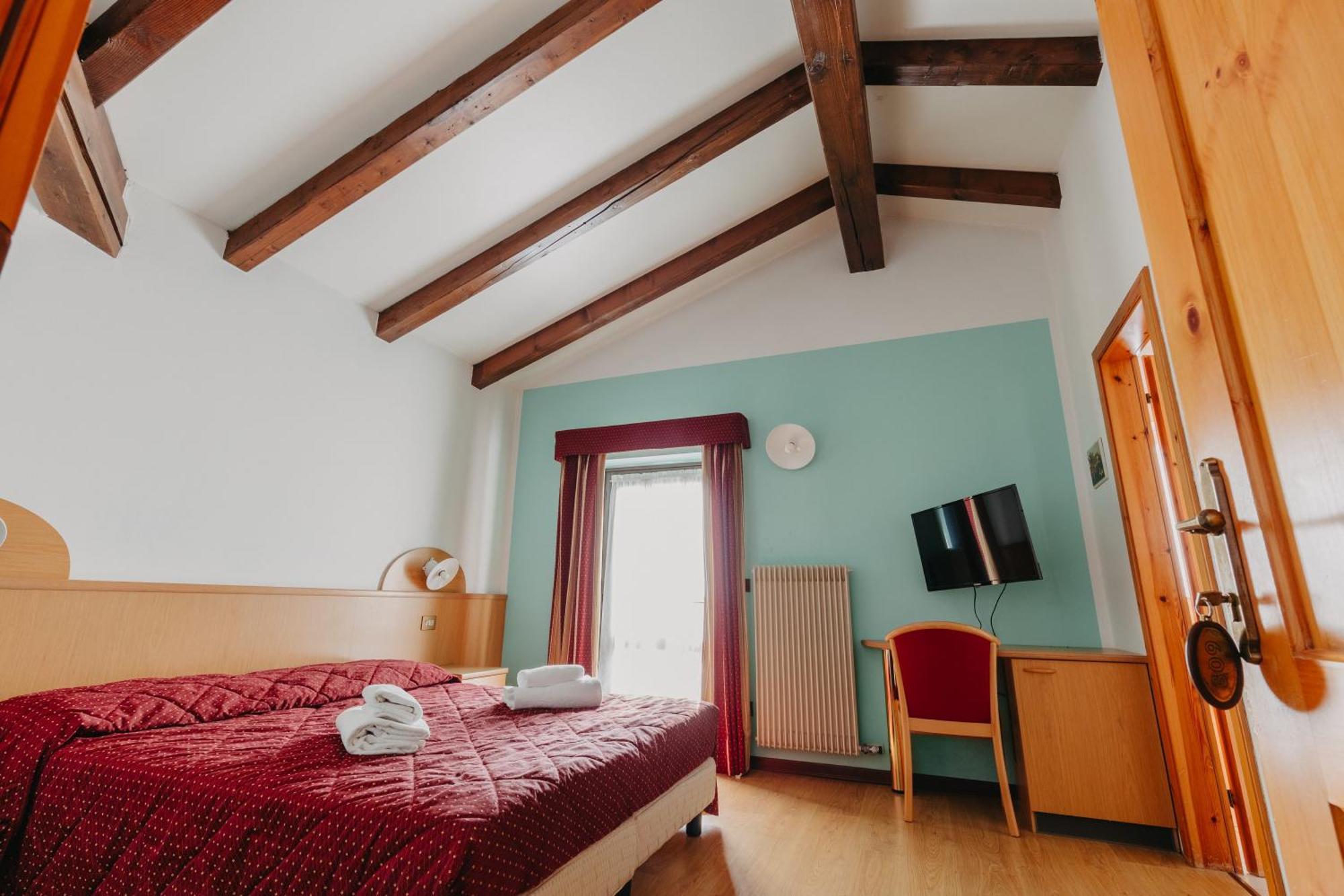 Hotel Spera Strigno ภายนอก รูปภาพ